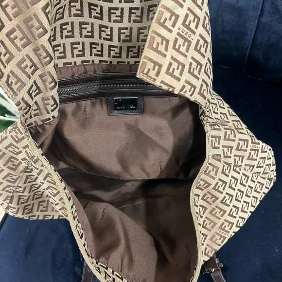 Fendi Zucchino
Baguette Satchel Flap
Shoulder Bag Large in Brown
Canvas - Picture 4 of 5